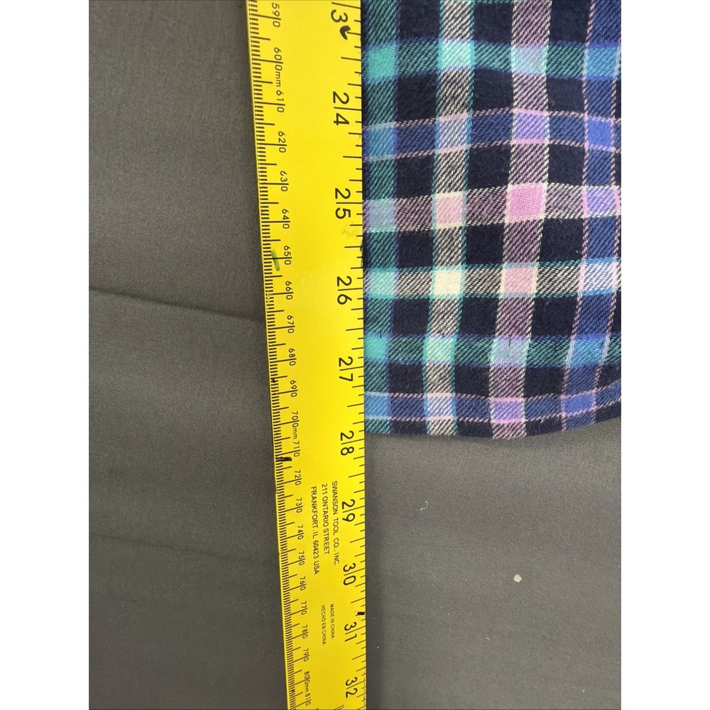 So brand pajama pants feature a plaid pattern Large - Picture 2 of 3